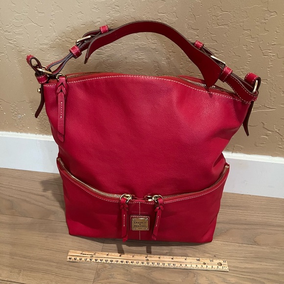 GUC~Dooney & Bourke Red Leather, Quiet Luxury, Large Shoulder bag/Tote/ Handbag - Picture 2 of 13